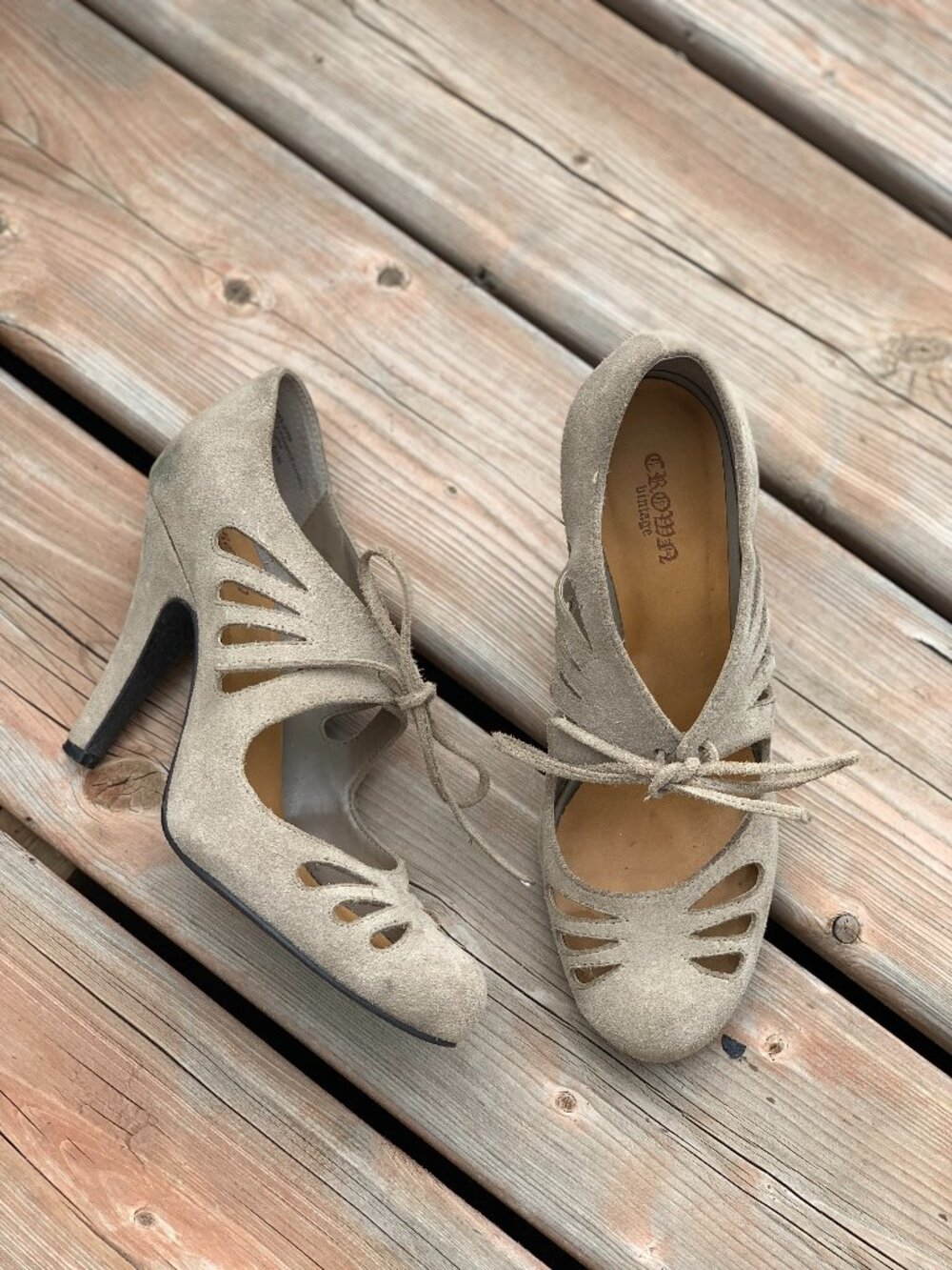 Crown Vintage Mary Jane Pumps Shoes 8.5 Tan Suede Bruges Lace Up Cut Outs Boho